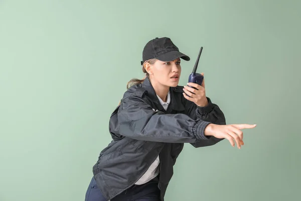Female Police Officer Color Background — Stock Photo, Image