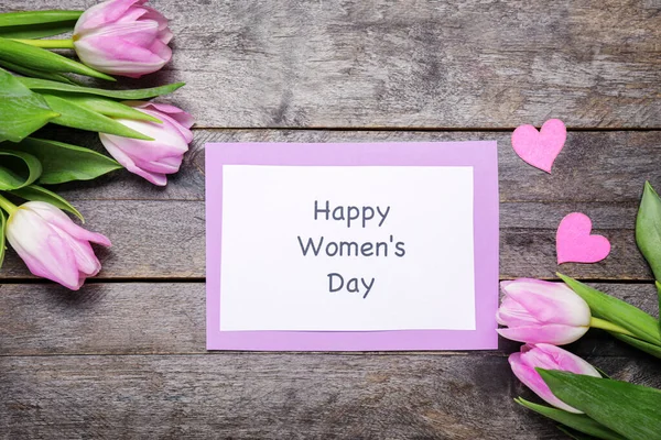 Κάρτα Για Την Παγκόσμια Ημέρα Της Γυναίκας Και Λουλούδια Ξύλινο — Φωτογραφία Αρχείου