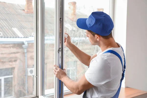 Male Worker Installing Window Flat — Stock Photo, Image