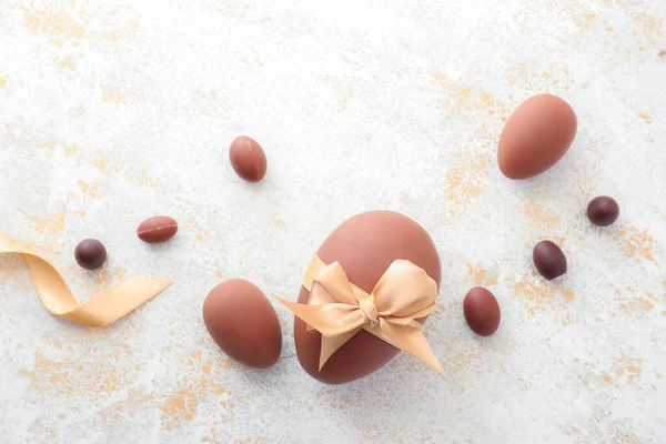 Chocolate Doce Ovos Páscoa Fundo Claro — Fotografia de Stock