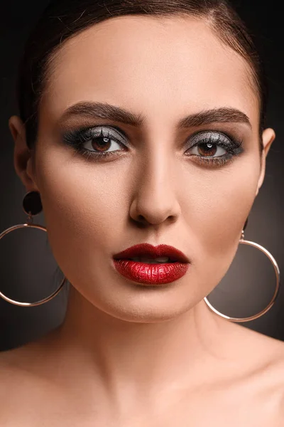 Young Woman Beautiful Makeup Dark Background — Stock Photo, Image