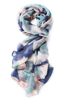 Beyaz arkaplanda güzel bir eşarp