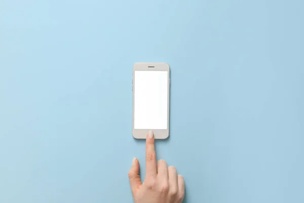 Женская Рука Мобильным Телефоном Цветном Фоне — стоковое фото
