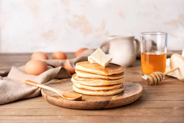 Panquecas Saborosas Com Mel Manteiga Mesa — Fotografia de Stock