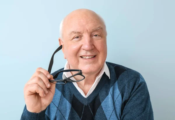 Retrato Anciano Sobre Fondo Color — Foto de Stock