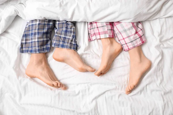 Junges Paar Liegt Bett Draufsicht — Stockfoto