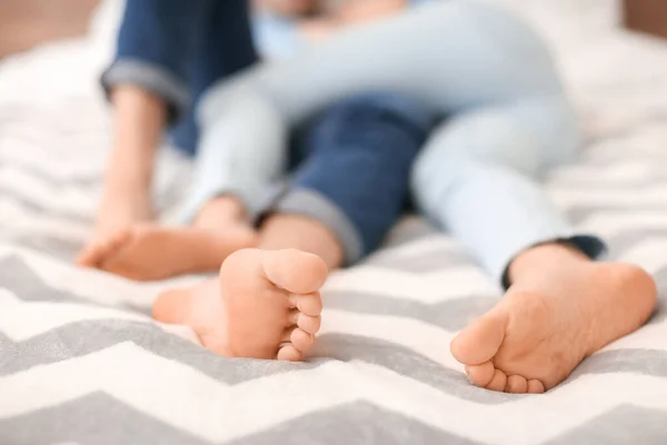 Young Couple Lying Bed Home — Stock Photo, Image