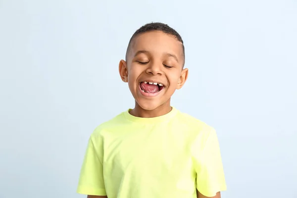 Feliz Sorrindo Menino Afro Americano Fundo Cor — Fotografia de Stock