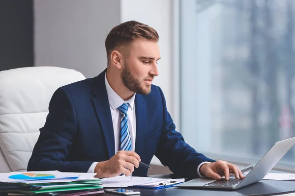 Male Accountant Working Office — Stock Photo, Image