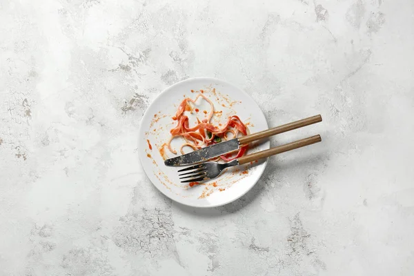 Dirty Empty Plate Cutlery Light Background — Stock Photo, Image