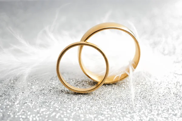 Gyönyörű Jegygyűrűk Ezüst Háttér — Stock Fotó