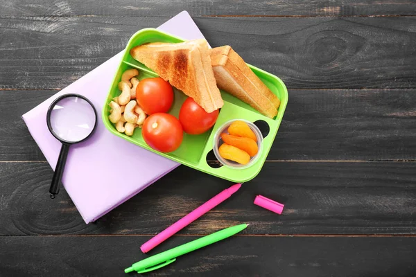 Scatola Pranzo Scuola Con Cibo Gustoso Articoli Cancelleria Sul Tavolo — Foto Stock