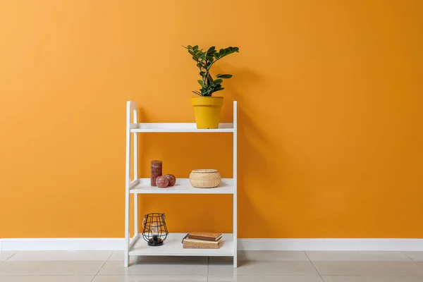 Modern Shelf Unit Color Wall — Stock Photo, Image