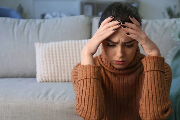 Depressive Junge Frau Hause — Stockfoto