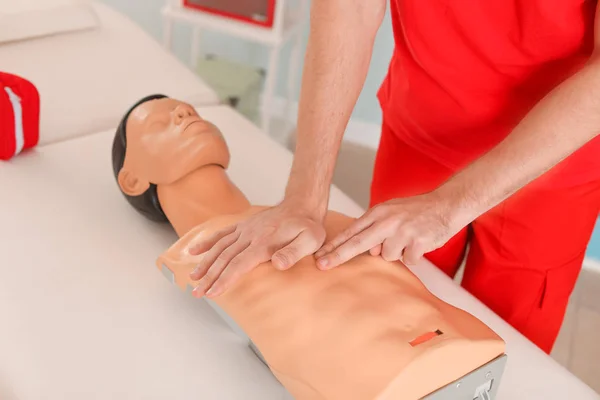 Instructor Demonstrating Cpr Mannequin First Aid Training Course — Stock Photo, Image