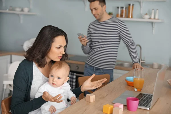 Young Woman Suffering Postnatal Depression Home — Stock Photo, Image