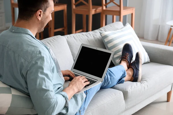 Young Man Laptop Chatting Home — Stock Photo, Image