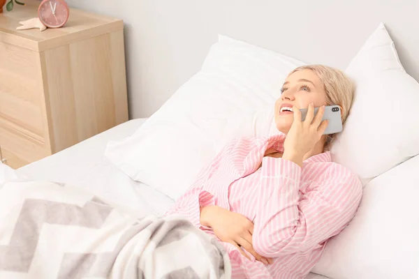 Young Woman Talking Mobile Phone Bedroom — Stock Photo, Image