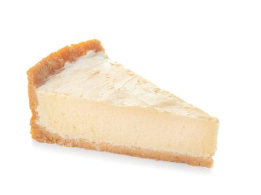 Beyaz arka planda tatlı bir cheesecake dilimi