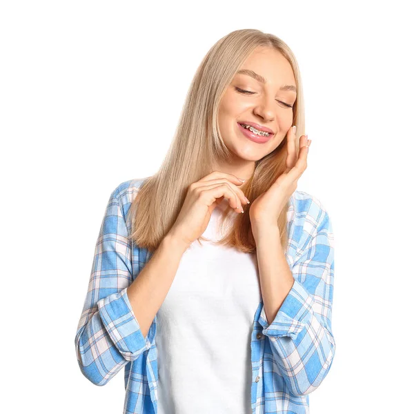 Молодая Женщина Зубными Скобками Белом Фоне — стоковое фото