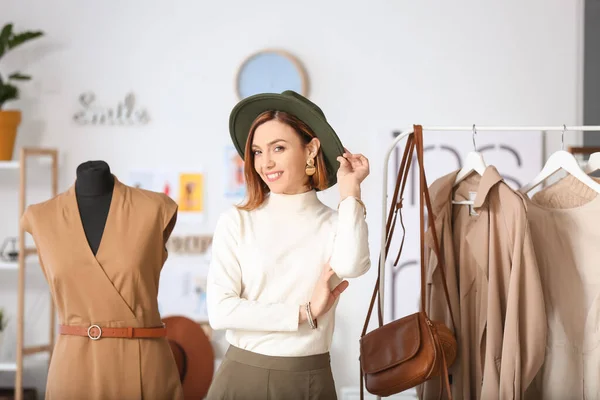 Female Stylist Rack Modern Clothes Her Studio — Stock Photo, Image