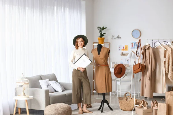 Female Stylist Mannequin Modern Clothes Her Studio — Stock Photo, Image