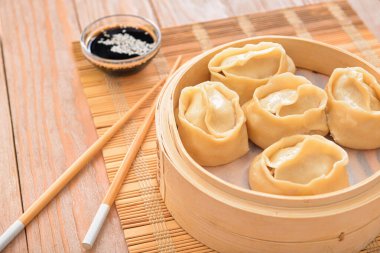 Masada doğulu hamur tatlısı olan bir buharlı gemi.