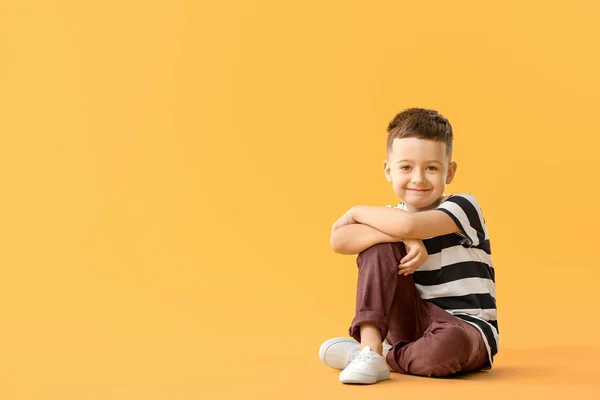 Lindo Niño Color Fondo — Foto de Stock