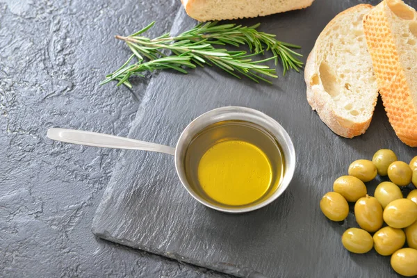 Tasty Olive Oil Bread Dark Background — Stock Photo, Image