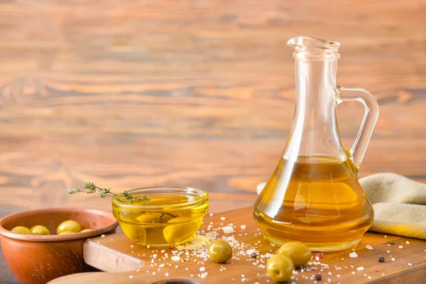 Tasty Olive Oil Wooden Table — Stock Photo, Image