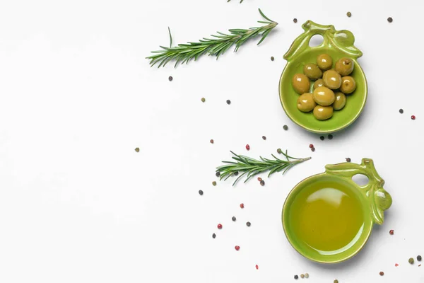 Bowl Tasty Olive Oil Spices White Background — Stock Photo, Image