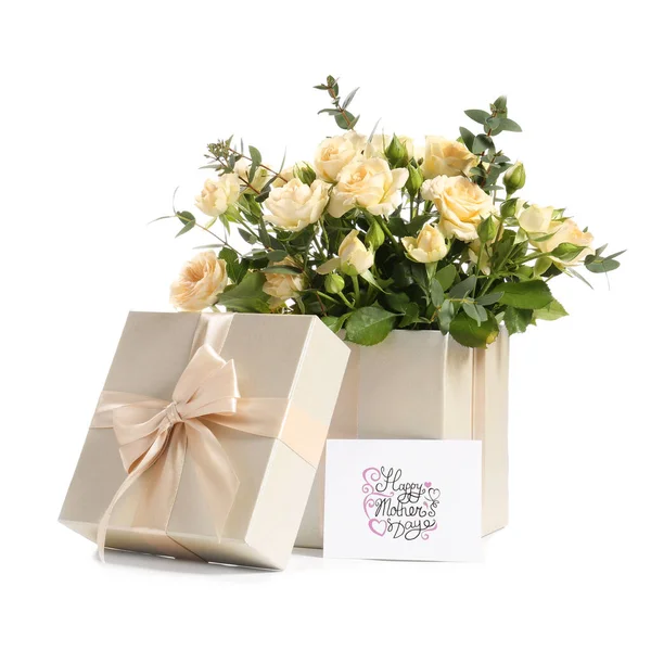 Schachtel Mit Blumenstrauß Zum Muttertag Auf Weißem Hintergrund — Stockfoto