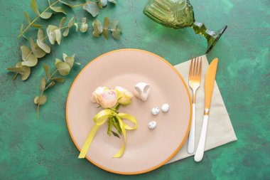 Renk arkaplanındaki güzel Paskalya tablosu