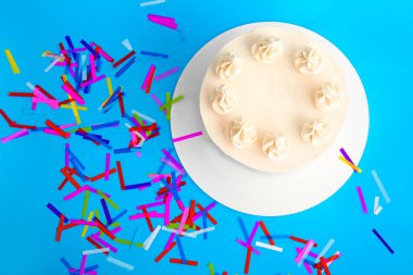 Renkli konfetili lezzetli pasta.