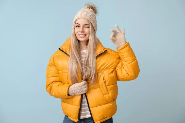 Beautiful Young Woman Winter Clothes Showing Gesture Color Background — Stock Photo, Image