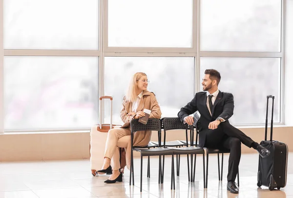 Young Couple Waiting Flight Airport — Stock Photo, Image