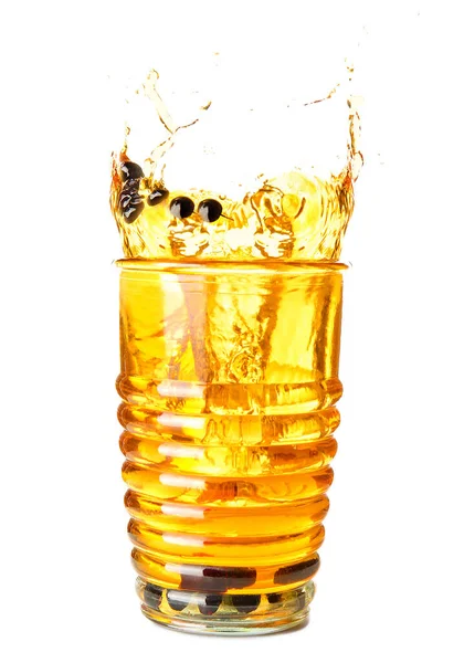 Glas Kalter Cocktail Mit Spritzern Auf Weißem Hintergrund — Stockfoto