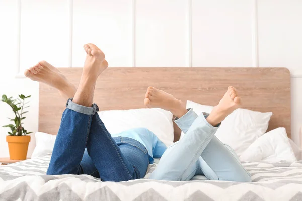 Young Couple Lying Bed Home — Stock Photo, Image