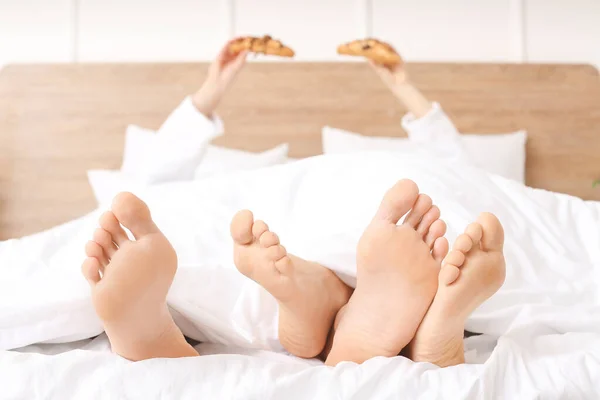 Young Couple Having Breakfast Bed Home — Stock Photo, Image