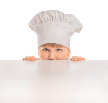 Beyaz arka planda boş posteri olan sevimli bir aşçı.