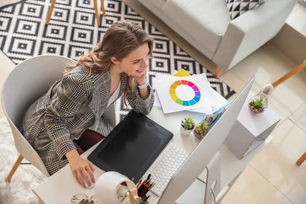 Progettista Interni Donna Che Lavora Ufficio — Foto Stock