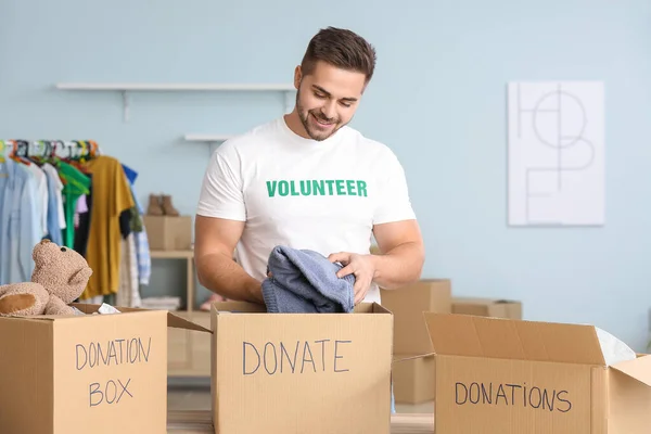 Voluntariado Con Donaciones Para Personas Pobres Interior — Foto de Stock