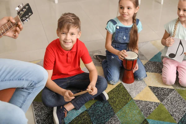 Niedliche Kleine Kinder Der Musikschule — Stockfoto