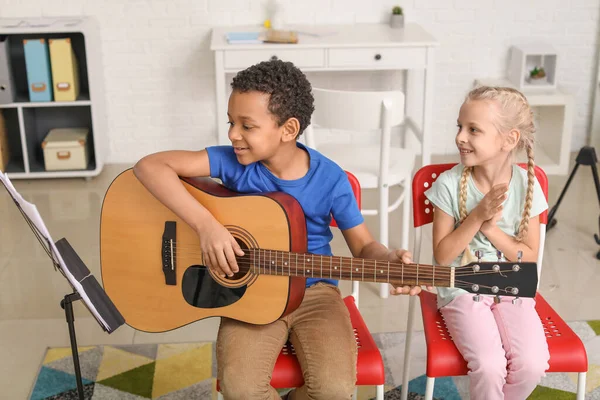 Bonito Crianças Pequenas Escola Música — Fotografia de Stock