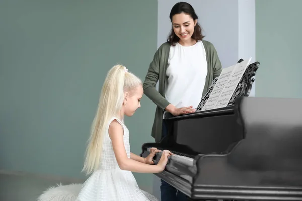 Private Music Teacher Giving Piano Lessons Little Girl — Stock Photo, Image