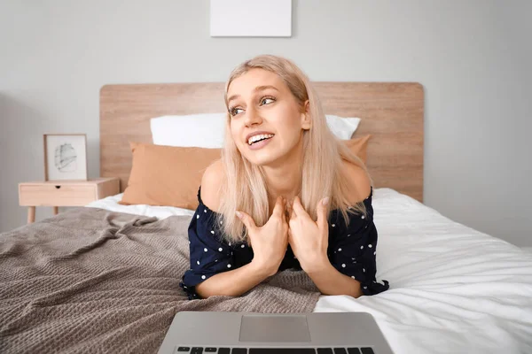 Young Woman Video Chatting Home — Stock Photo, Image