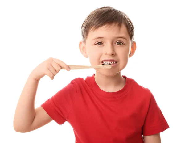 Netter Kleiner Junge Mit Zahnbürste Auf Weißem Hintergrund — Stockfoto
