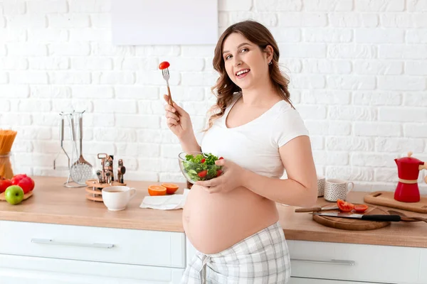 Beautiful Pregnant Woman Eating Healthy Salad Kitchen — Stock Photo, Image