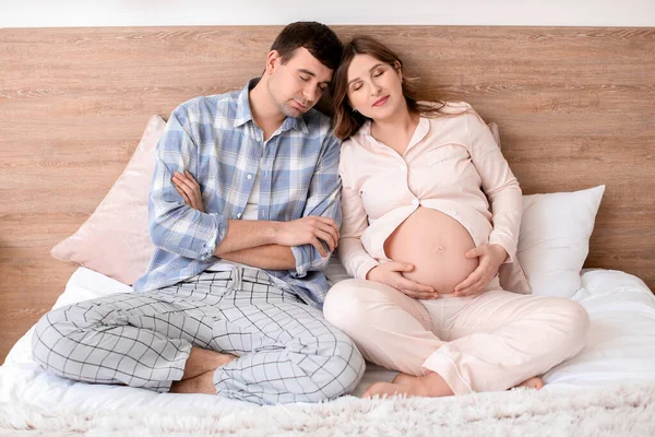 Beautiful Pregnant Couple Bedroom — Stock Photo, Image