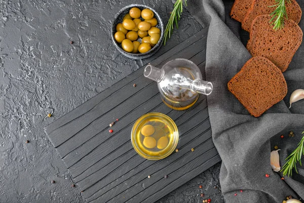 Tasty Olive Oil Bread Dark Background — Stock Photo, Image